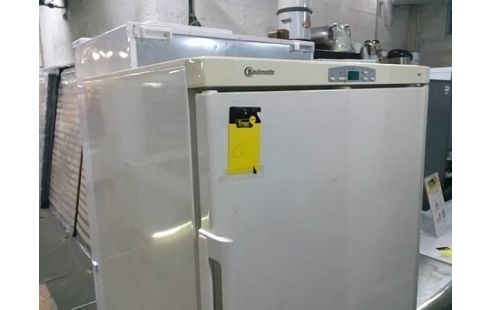 CONGELATEUR ARMOIRE BAUKNECHT 241L