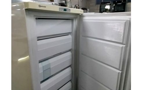 CONGELATEUR ARMOIRE BAUKNECHT 241L