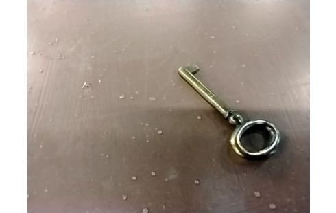 MEUBLE 2 PORTES + CLEF