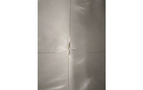 SALON D'ANGLE GRIS BLANC COUTURE ABÎMÉE