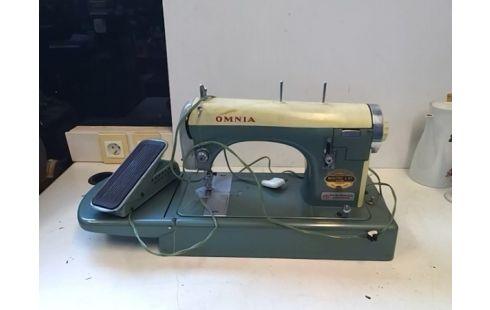 MACHINE A COUDRE OMNIA (QUE POINT DROIT)