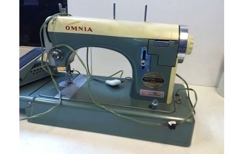 MACHINE A COUDRE OMNIA (QUE POINT DROIT)