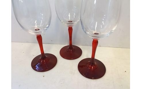 LOT DE 3 VERRES A PIEDS ROUGES