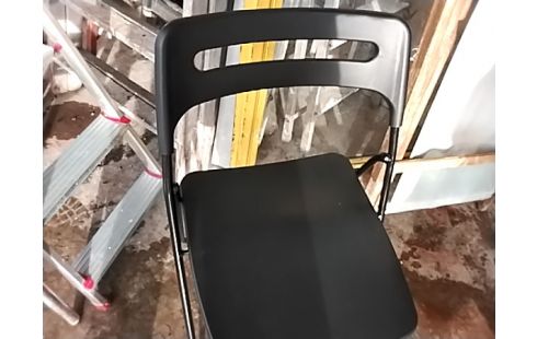 CHAISE PLIANTE NOIRE