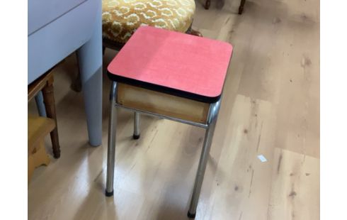 TABOURET FORMICA COFFRE ROUGE
