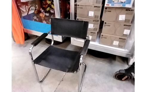 FAUTEUIL NOIR CHROME ABIME