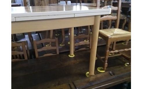 TABLE AVEC ALLONGES INTERIEURES