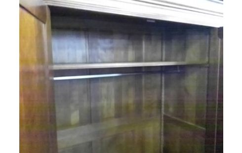 ARMOIRE 3P STYLE LOUIS PHILIPPE AVEC ETAGERE + 1 PENDERIE DOUBLE