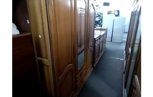 ARMOIRE 3 PORTES. BOIS RUSTIQUE