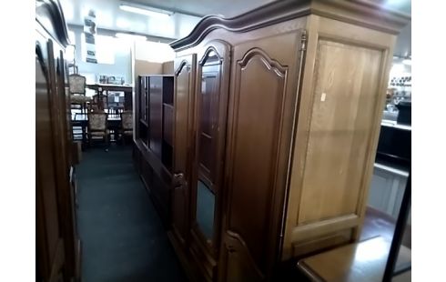 ARMOIRE 3 PORTES. BOIS RUSTIQUE