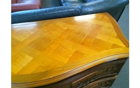 COMMODE STYLE LOUIS XV (PIED ARRIERE DROIT RECOLLE)