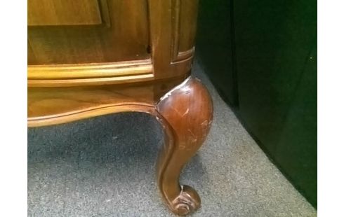 COMMODE STYLE LOUIS XV (PIED ARRIERE DROIT RECOLLE)