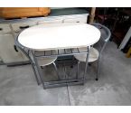 TABLE OVALE +2 TABOURETS