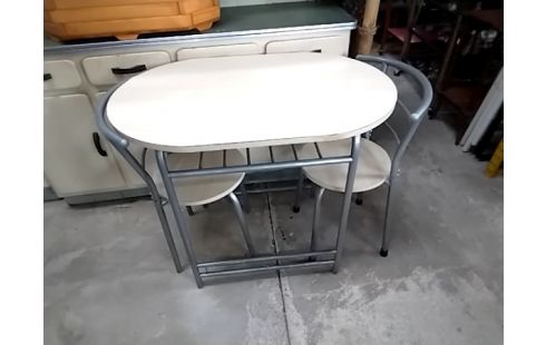 TABLE OVALE +2 TABOURETS