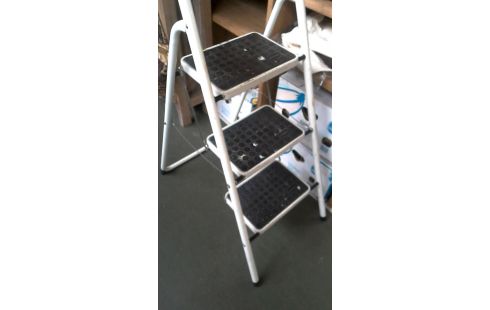 TRITTLEITER 1 BRABANTIA WEISS SCHWARZ