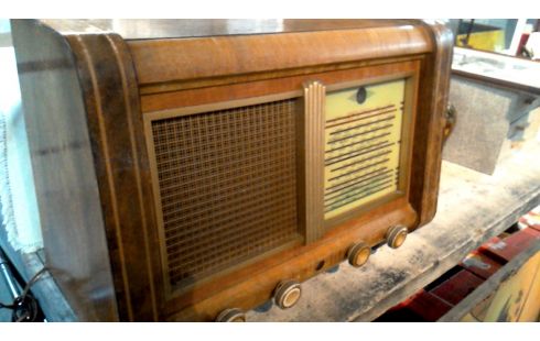 POSTE RADIO ANTIQUE A RESTAURER