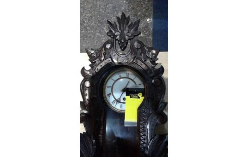 HORLOGE SCULPTEE