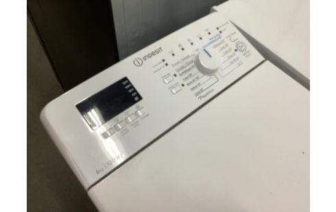 MACHINE A LAVER INDESIT