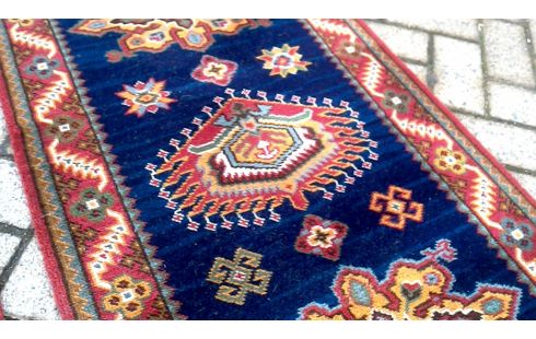 TAPIS BORDEAUX MET BLEUE