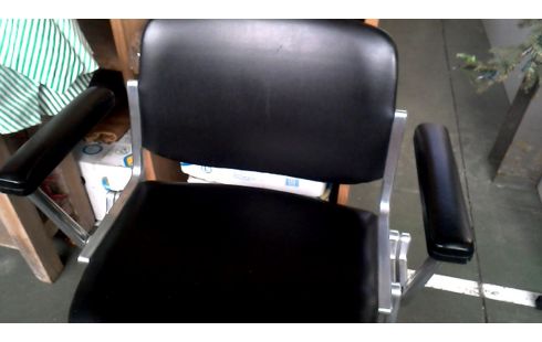 CHAISE DESIGN ALUMINIUM NOIR SIMILI CUIR