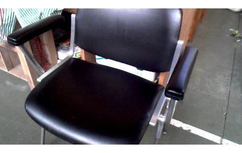 CHAISE DESIGN ALUMINIUM NOIR SIMILI CUIR