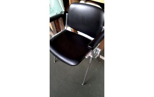 CHAISE DESIGN ALUMINIUM NOIR SIMILI CUIR