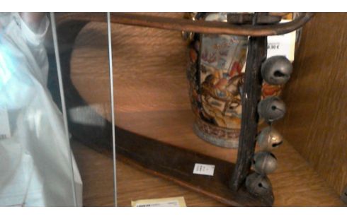 COLLIER A GRELOTS REGION DU QUEYRAS