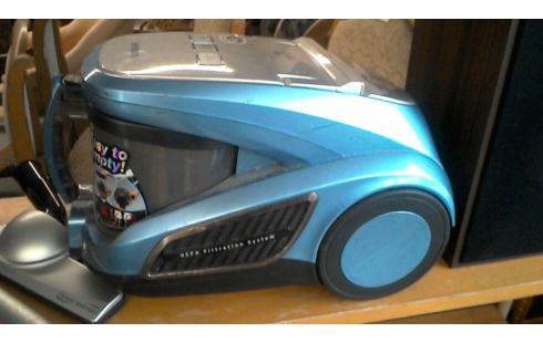 STAUBSAUGER OHNE BEUTEL