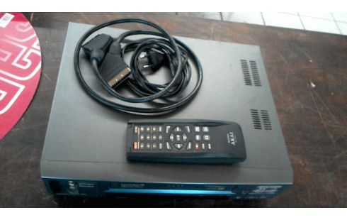 MAGNETOSCOPE AKAI AVEC TELECOMMANDE