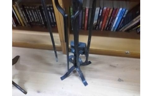 SERVITEUR DE CHEMINEE .