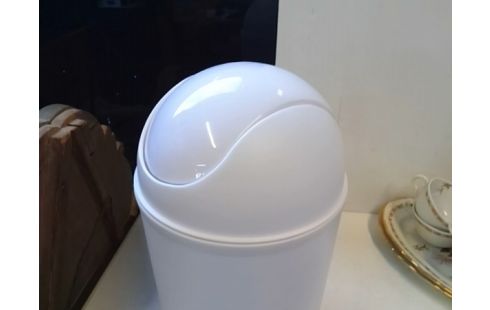 POUBELLE PLASTIQUE BLANCHE PM
