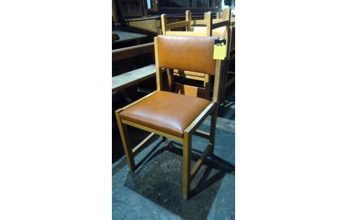 STUHL IM VINTAGE-STIL