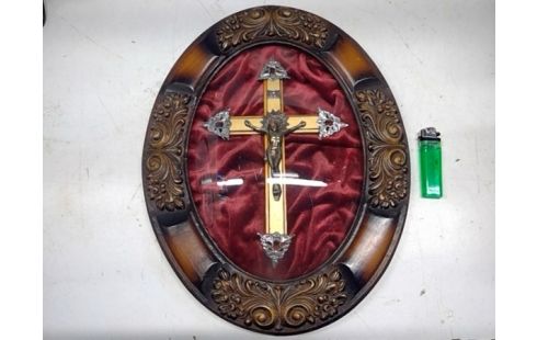 KRUISBEELD IN BOLGLASKADER