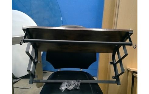 KAPSTOK HANGK. IN HOUT EN MET.