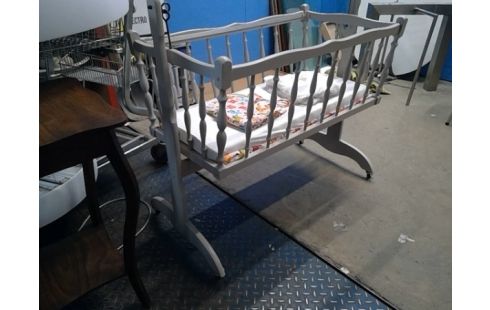 WIEG VOOR BABY IN HOUT