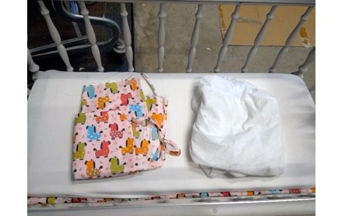 WIEG VOOR BABY IN HOUT