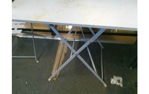 TABLE PLIANTE GRISE FER