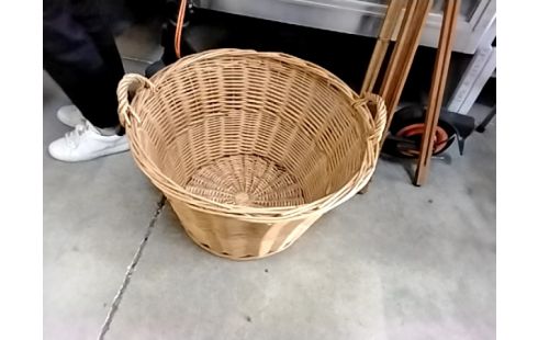 CORBEILLE A LINGE OSIER