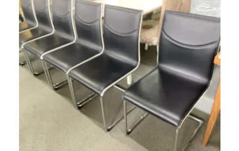 6 CHAISES MODERNE NOIRE ET BLANC