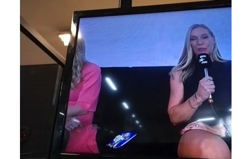 TELEVISEUR PHILIPS 60CM / TNT HD / AVEC TELECOMMANDE