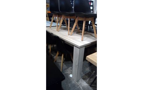 RECHTHOEKIGE TAFEL MODERN