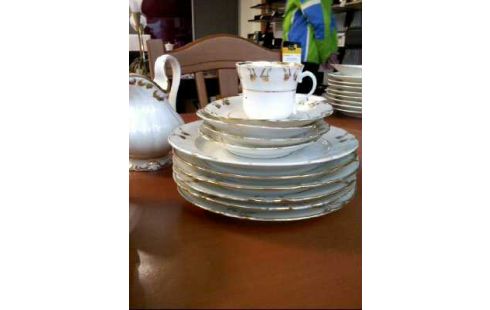 GESCH.SET PORZ. WEISS GOLDF. FRANKR. 16TLG.