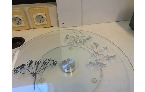 PLATEAU EN VERRE TOURNANT ROND
