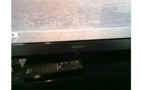 TELEVISEUR LCD SONY 102 CM / TNT HD / AVEC TELECOMMANDE