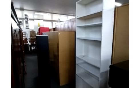 BIBLIOTHEQUE MODERNE BLANCHE AVEC SURMEUBLE