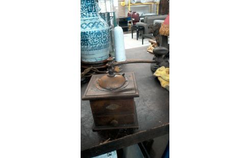 MOULIN A CAFE  EN  L' ETAT