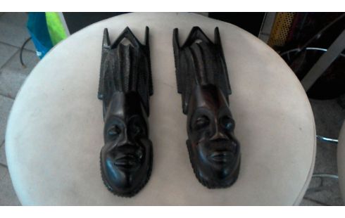 STATUE AFRICAINE  L' UNE