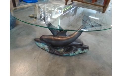 TABLE BASSE DAUPHINS PLATEAU VERRE