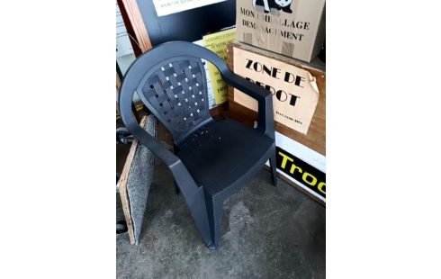 CHAISE PLASTIQUE