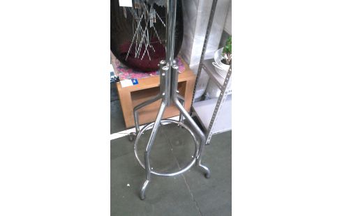 GARDEROBENSTÄNDER IM VINTAGE-STIL CHROM